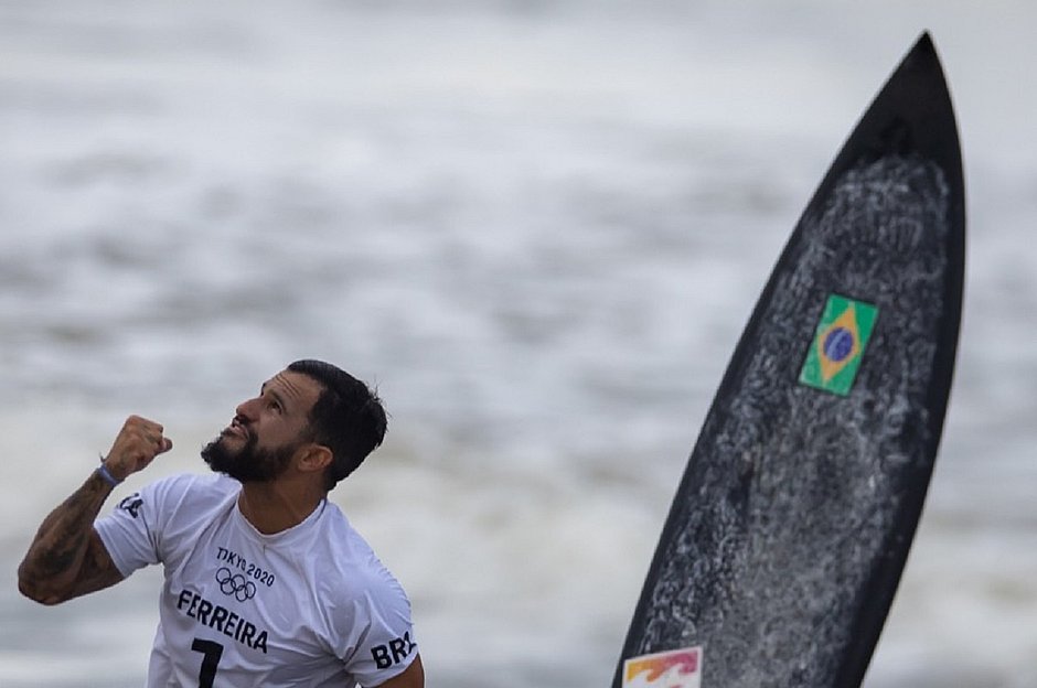 Emocionado, Ítalo dedica ouro à avó que faleceu em 2019