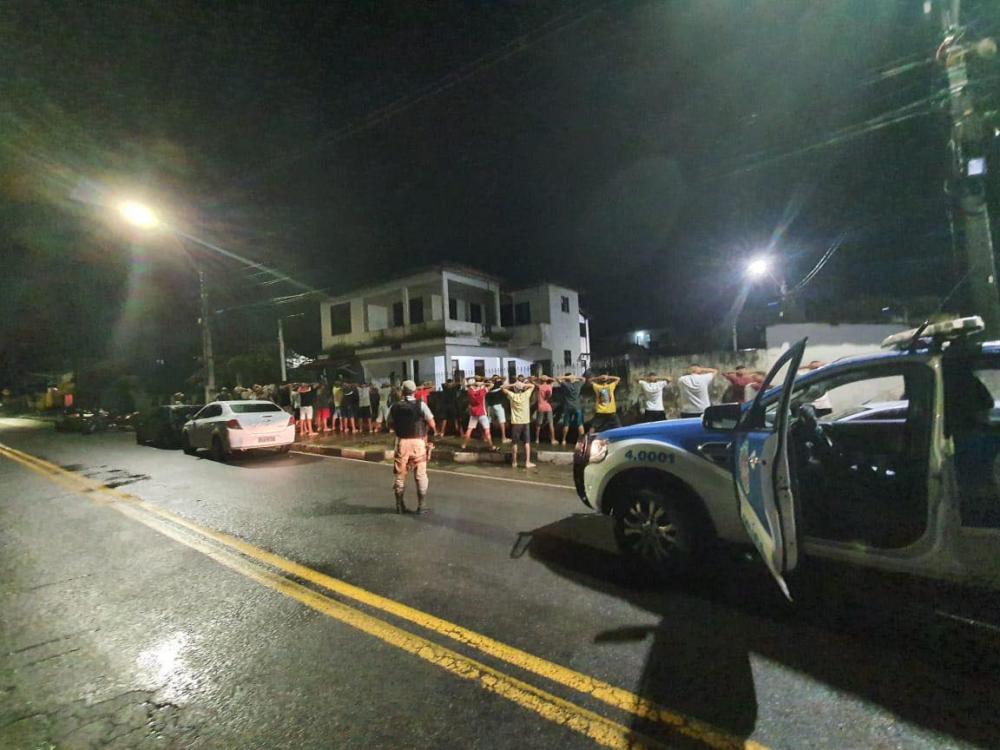 PM interrompe festas clandestinas em Mata de São João
