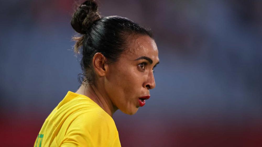 'Futebol feminino não acaba aqui', diz Marta após eliminação do Brasil