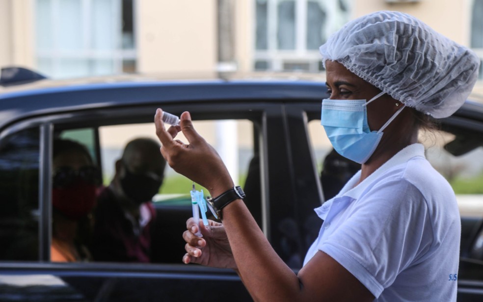Salvador tem vacinação para pessoas com 32 anos ou mais na manhã deste domingo