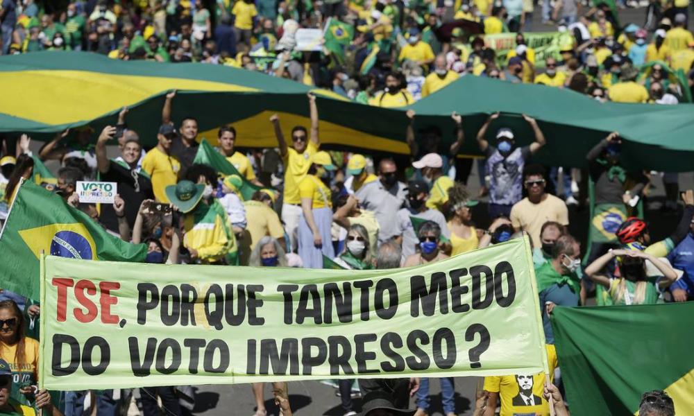 Apoiadores de Bolsonaro fazem ato pró-voto impresso em várias capitais 