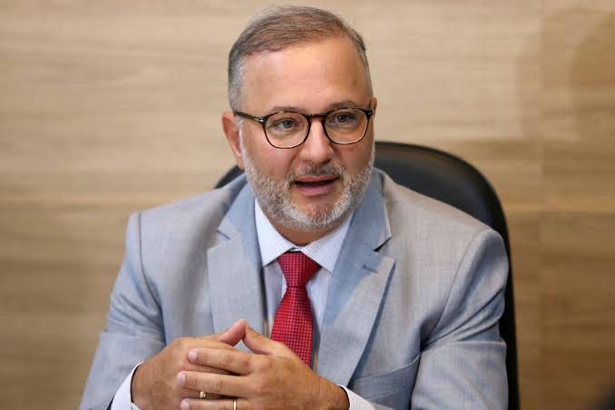 Após ofensas contra chef, secretário de Saúde da Bahia pede exoneração do cargo