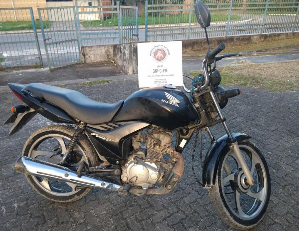 Jovem é preso com motocicleta roubada em Dias d’Ávila