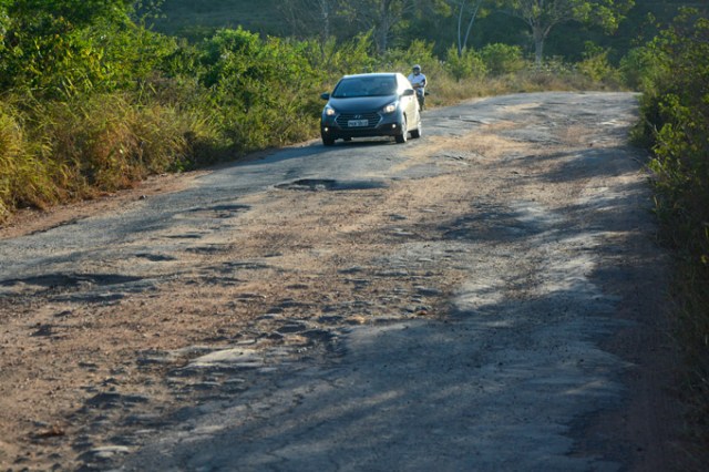 Prefeitura de Mata de São João inicia recuperação da BA 5O5