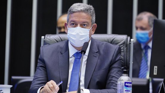 Lira levará PEC do voto impresso ao plenário após derrota em comissão 