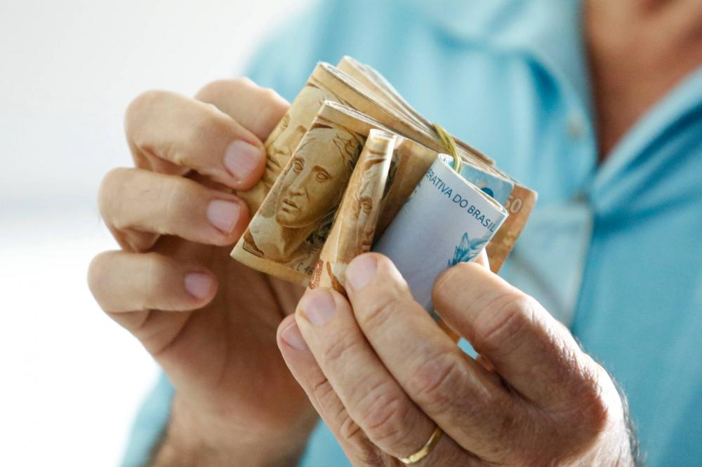 Auxílio Brasil reunirá seis benefícios sociais; veja a proposta