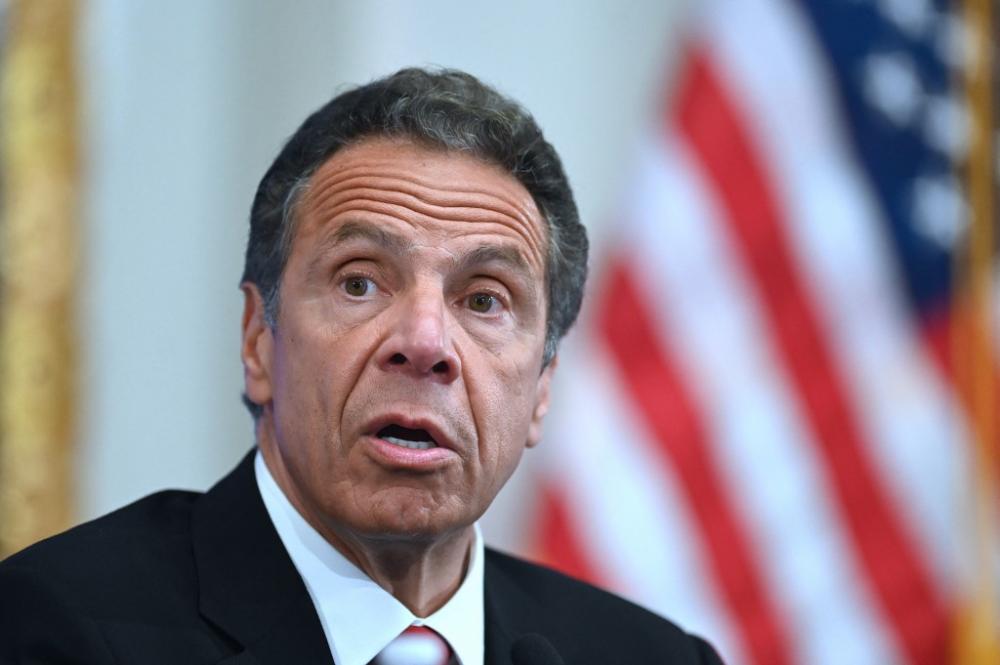 Após denúncias de assédio sexual, governador de Nova York renuncia ao cargo