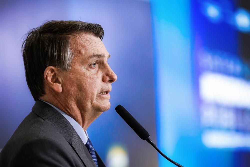 Bolsonaro assina Medida Provisória que libera venda direta do etanol