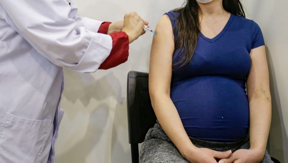 CIB aprova intercambialidade de doses de vacinas para gestantes