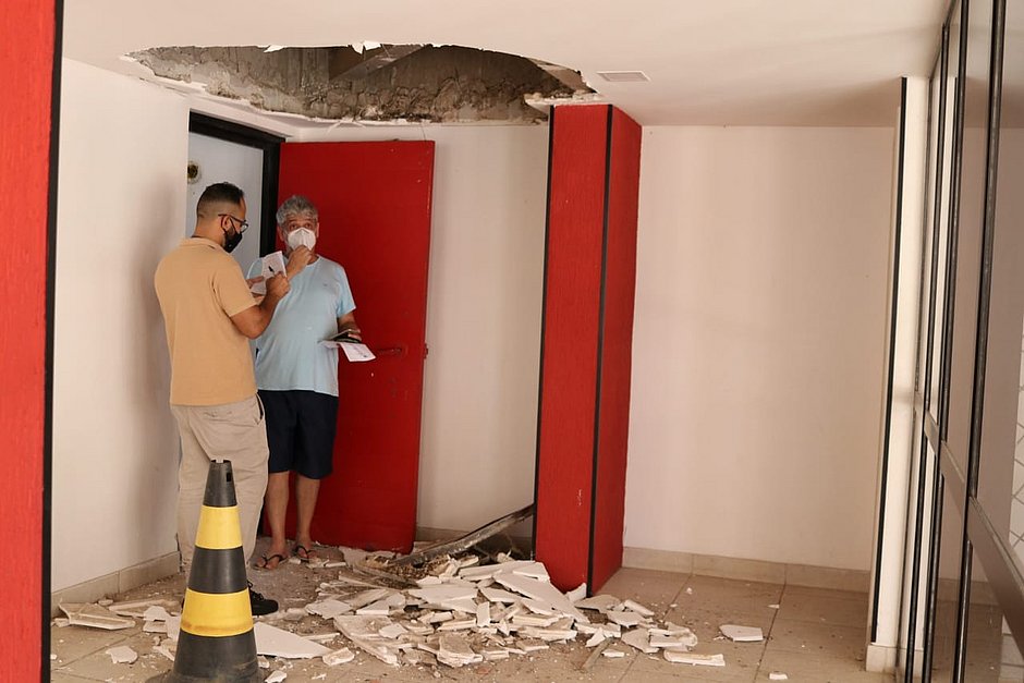 Prédios próximos tiveram prejuízos com a explosão em posto no Stiep