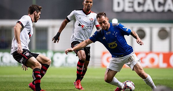 Samuel faz dois e Vitória empata com o Cruzeiro