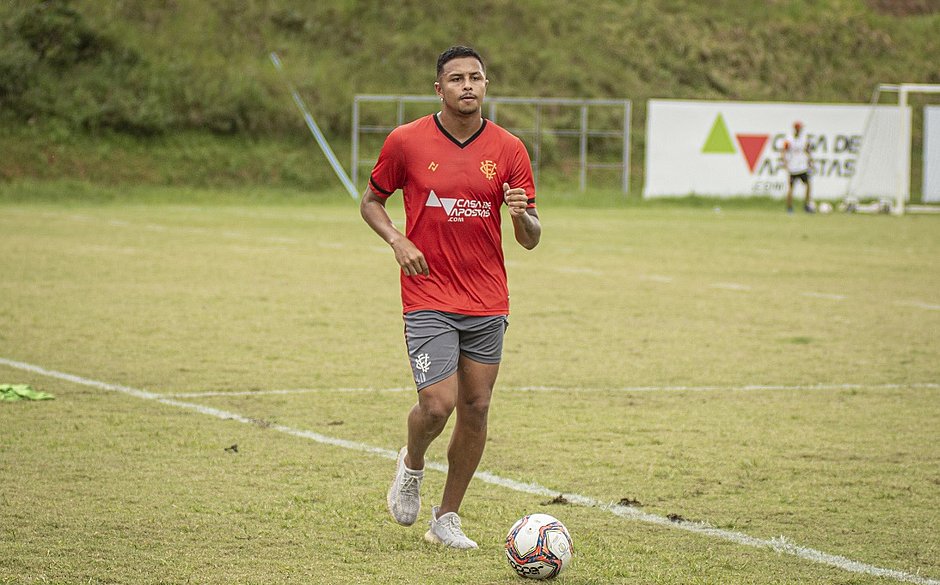 Vitória encara o CRB para defender escrita de quase 50 anos