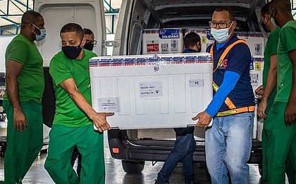 Mais 95.940 doses da vacina da Pfizer contra a covid chegam a Salvador