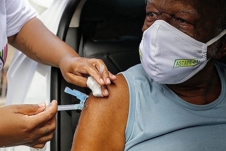 Na Bahia, 21% dos idosos não tomaram as duas doses da vacina contra a covid-19