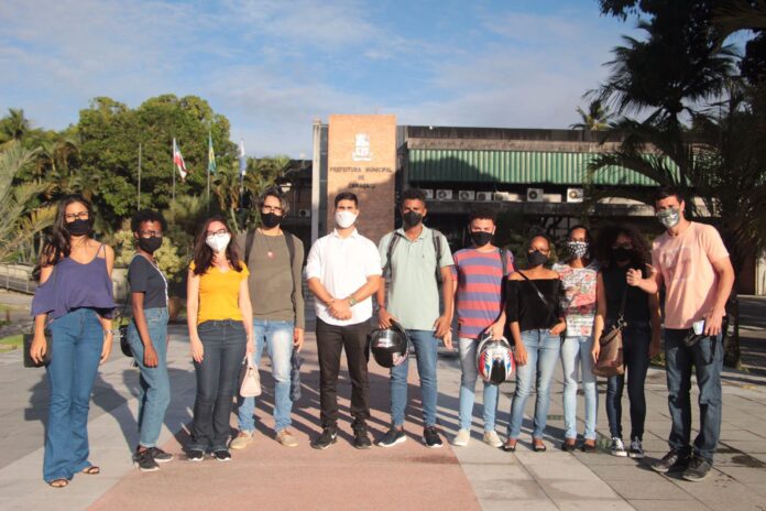 Estudantes de Camaçari reivindicam pelo retorno do transporte universitário