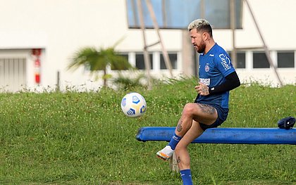 Com novo treinador no estádio, Bahia enfrenta o Grêmio por recuperação na Série A