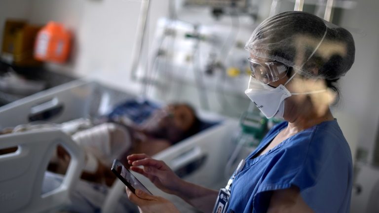 Brasil registra a semana epidemiológica com menos mortes por Covid-19 em 2021