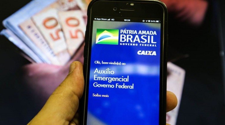 Caixa paga auxílio emergencial a nascidos em abril neste domingo (22)