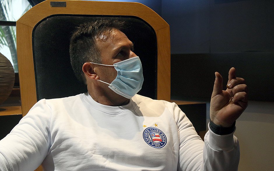 'Muito trabalho e sinceridade' diz Dabove, novo técnico do Bahia