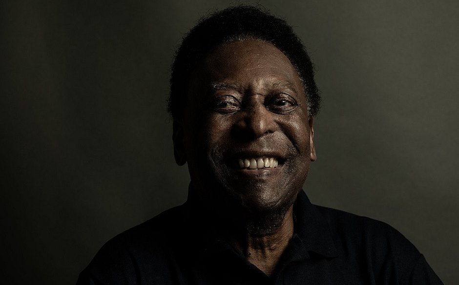 Pelé fará leilão com itens de Neymar, Mbappé e Cristiano Ronaldo