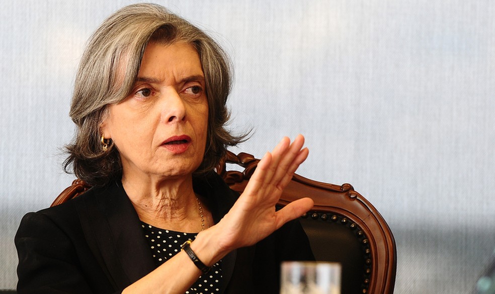 Cármen Lúcia defende urnas eletrônicas e diz que há a confiança da população