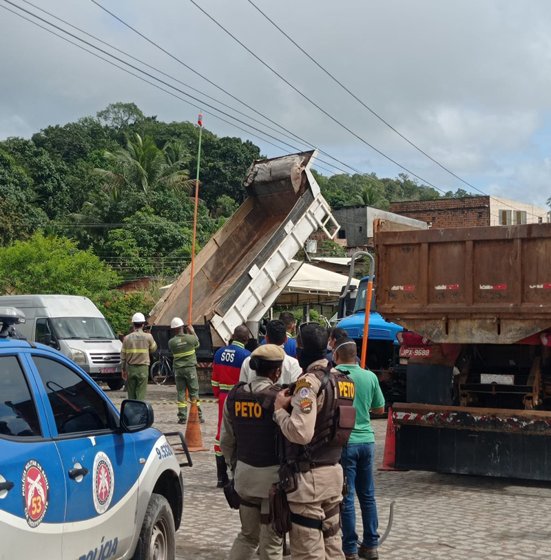 Motorista de caçamba morre após sofrer descarga elétrica; basculante encostou em fio
