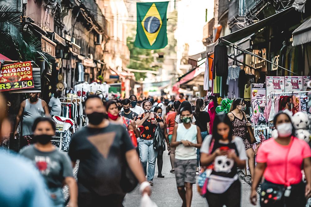 População brasileira chega a 213,3 milhões de pessoas em 2021, diz IBGE 