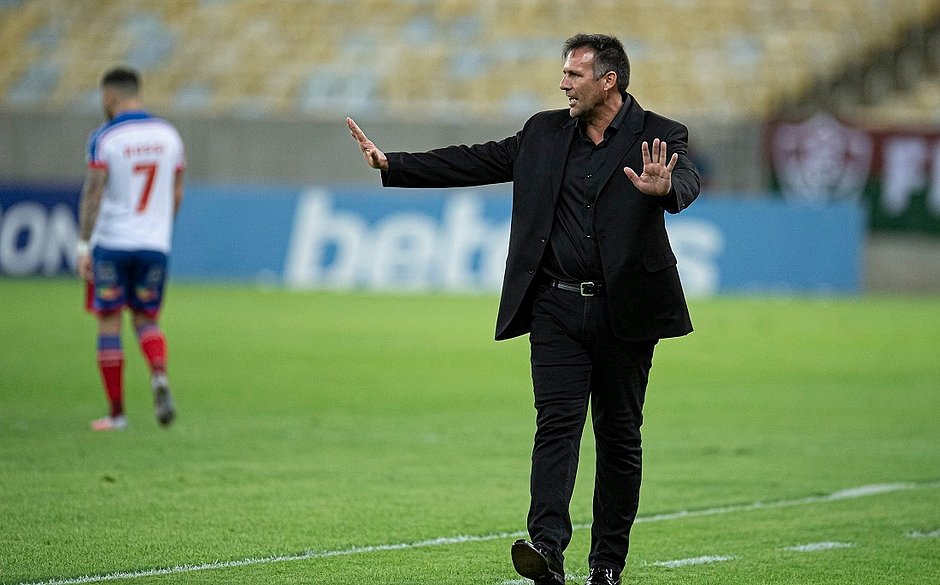 Estreia de Dabove tem Bahia intenso, mas pouco eficiente no ataque