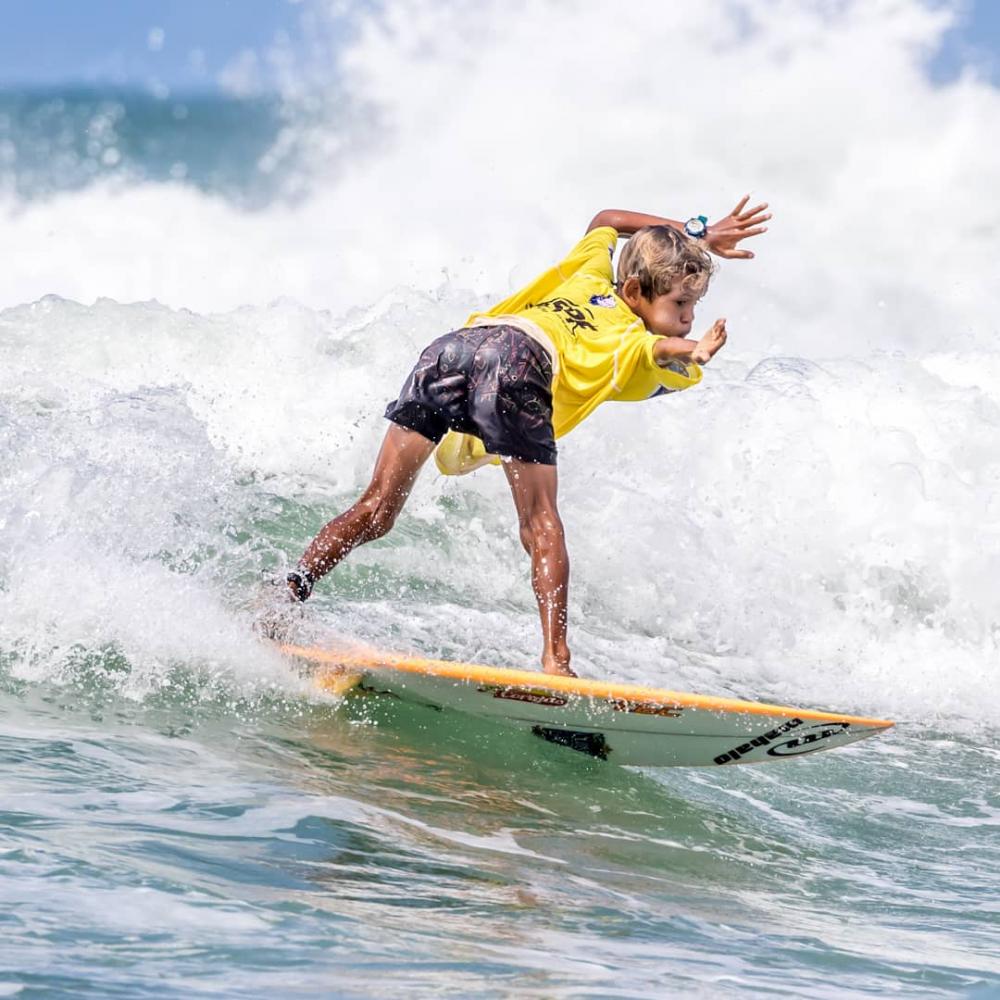 Surfista matense é campeão da sub 8 em Praia do Forte