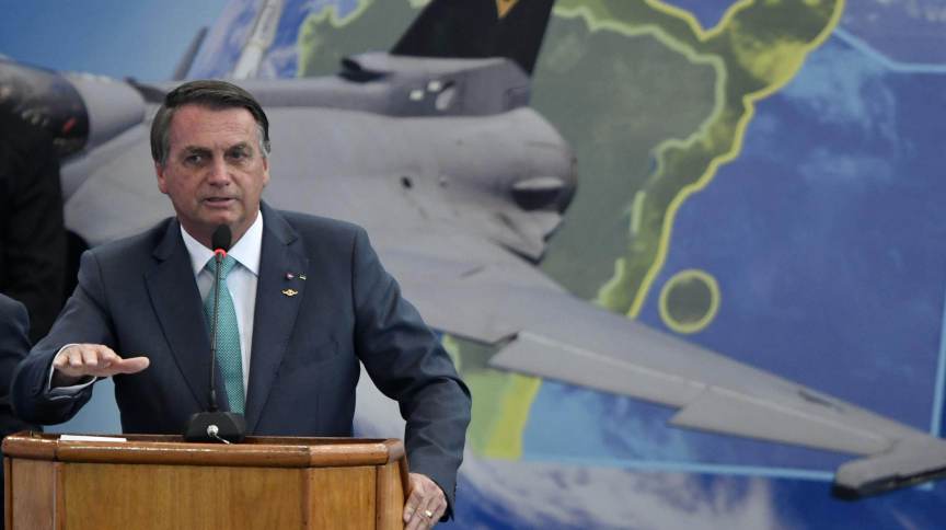 “Se quer paz, se prepare para guerra”, diz Bolsonaro; Barroso fala em “extremismo”