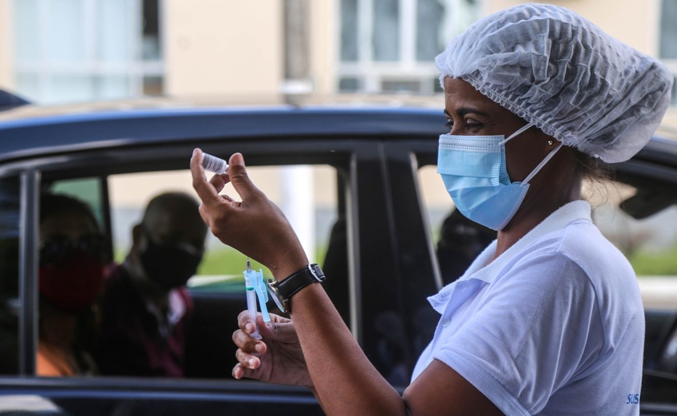 Bahia supera 80% da população adulta com primeira dose ou dose única da vacina
