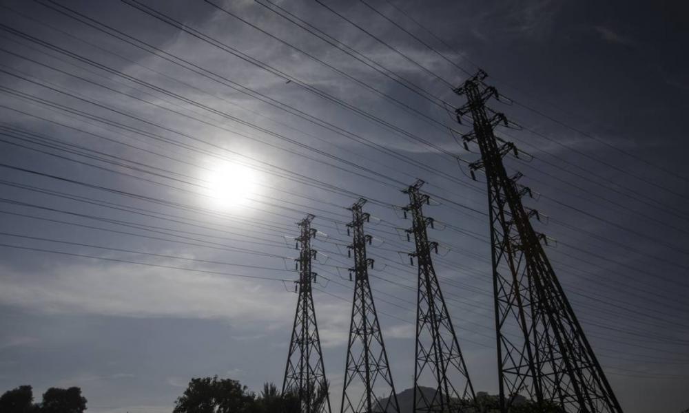 Indústrias economizam energia e tentam evitar impactos da crise hídrica