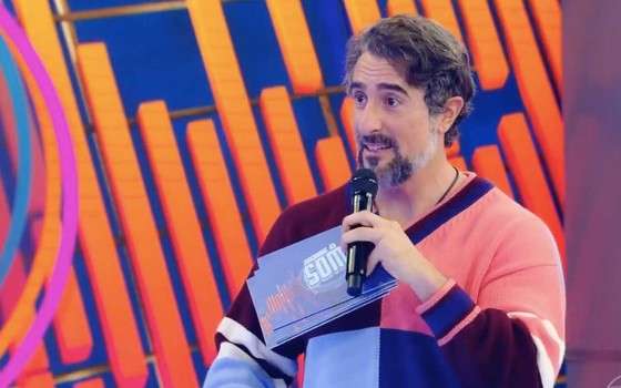 Marcos Mion estreia no 'Caldeirão' pedindo 'licença' a Huck