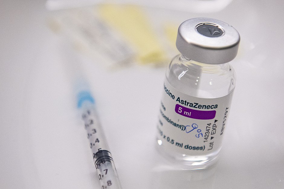 Com falta de insumos, Fiocruz vai interromper entrega de vacinas da AstraZeneca