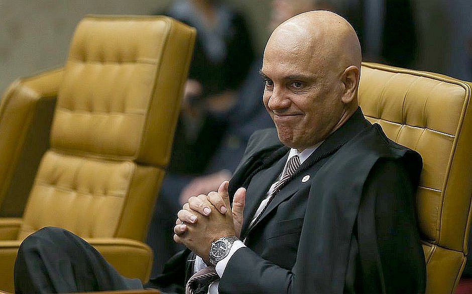 Polícia leva para delegacia publicitário que insultou Alexandre de Moraes