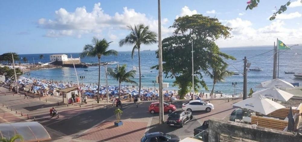 Corpo é encontrado boiando no mar do Porto da Barra