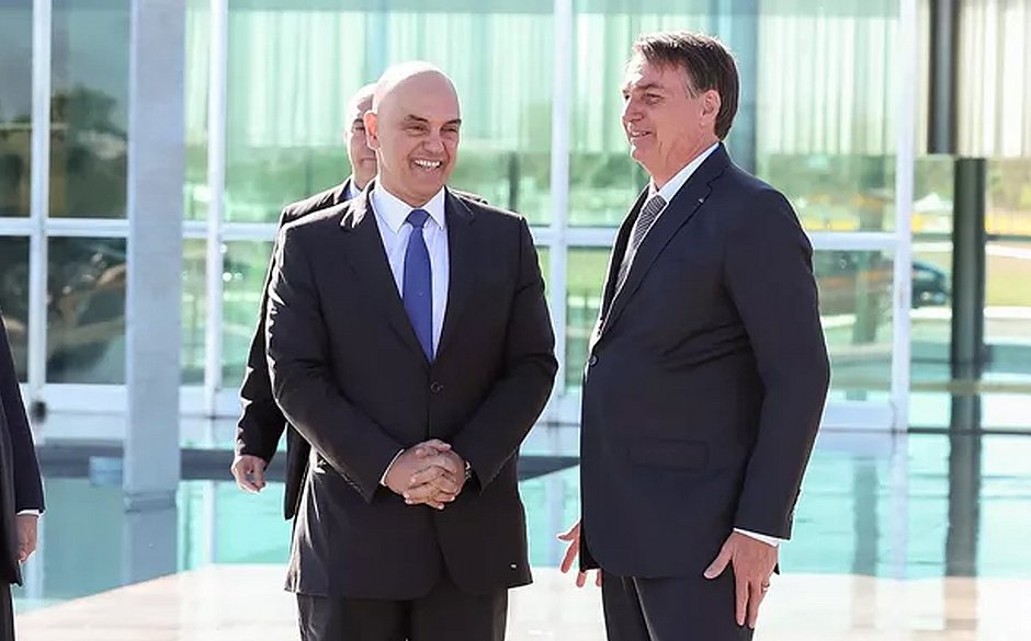 Em declaração, Bolsonaro nega intenção de agredir Poderes, mas mantém crítica a Moraes