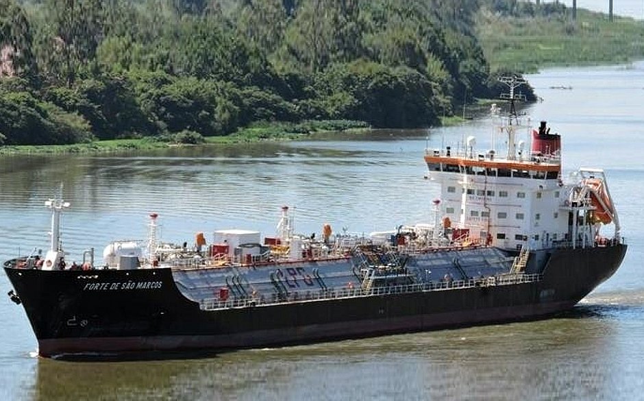 Marinha confirma explosão em navio no Porto de Aratu, mas nega poluição no mar