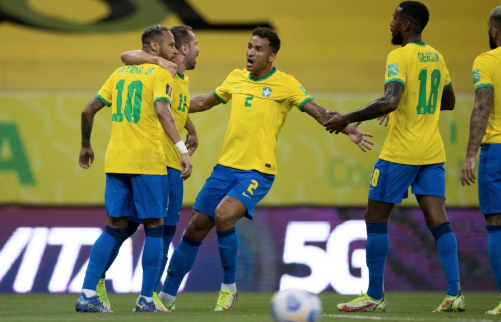 Brasil vence o Peru com facilidade e amplia recorde nas eliminatórias