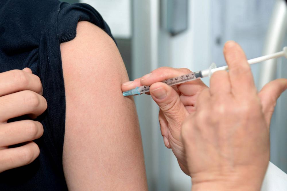 Dias d’Ávila vacina jovens com 18 anos ou mais neste domingo (12)