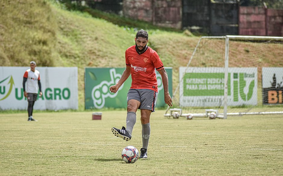 Vitória não contará com dupla titular da zaga diante do Brusque