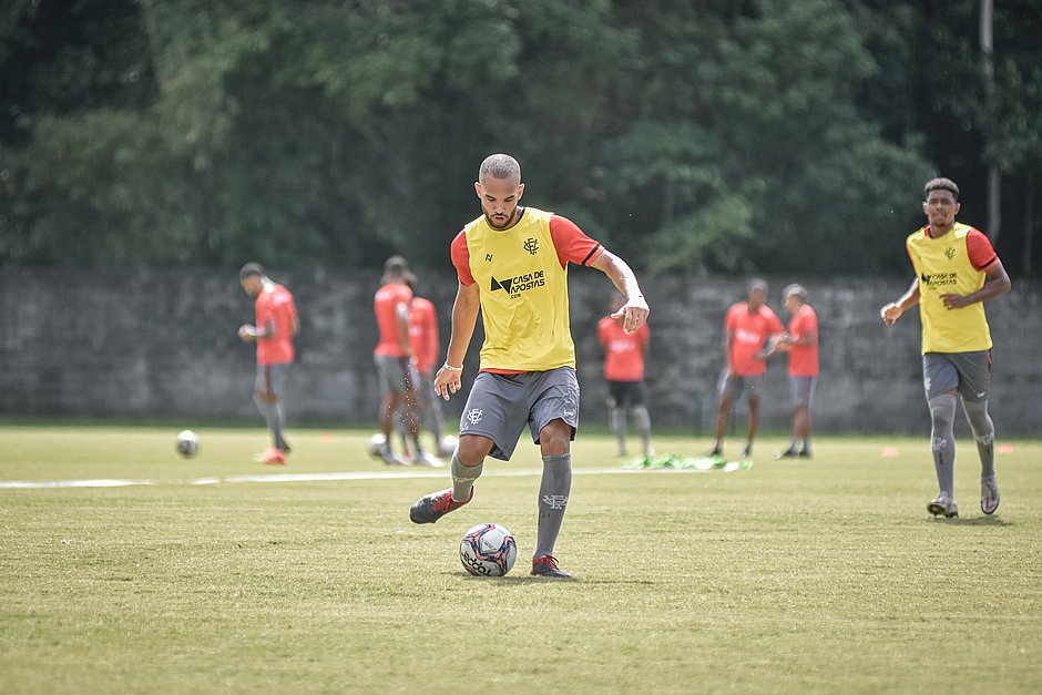 João Victor será titular contra o Brusque: 'Me sinto preparado e confiante'