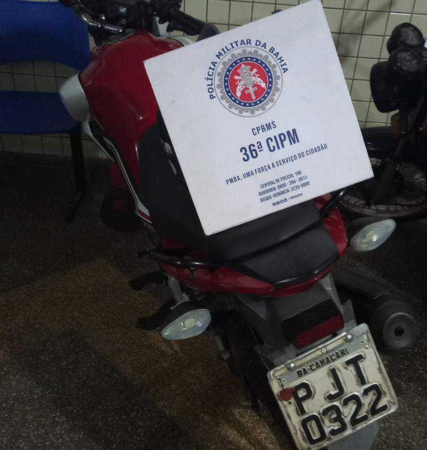 Motocicleta roubada é recuperada pela PM em Dias d'Ávila 
