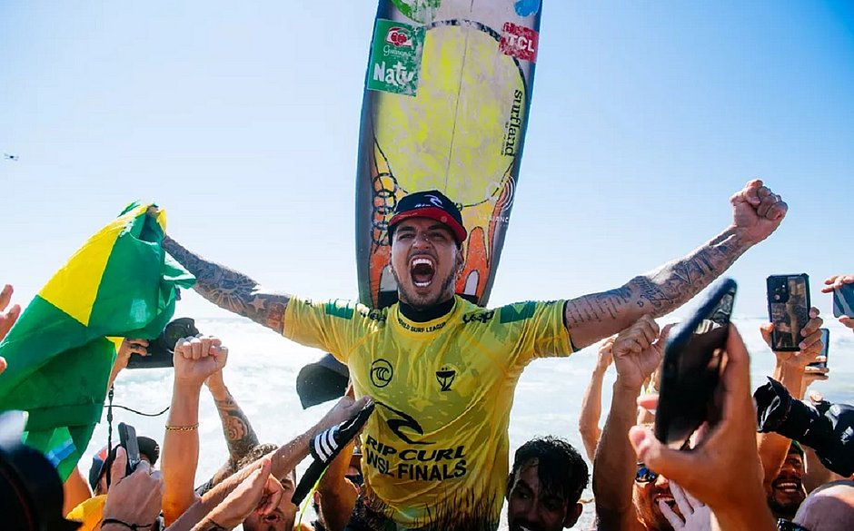 Medina vence Filipe Toledo e fatura mundial de surfe