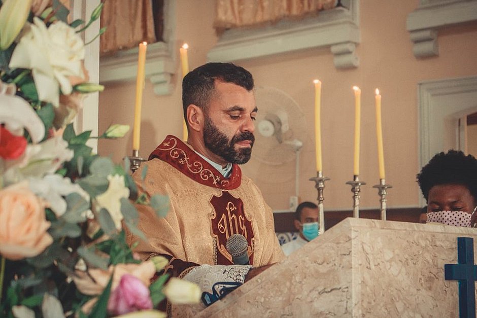Padre é obrigado a renunciar em Catu e fiéis se revoltam: 'Igreja deveria perdoar'