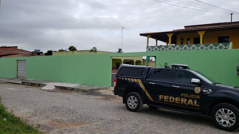 PF cumpre mandados contra grupo que frauda benefícios do INSS em Dias d’Ávila e Camaçari