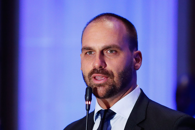Deputado Eduardo Bolsonaro é diagnosticado com Covid-19