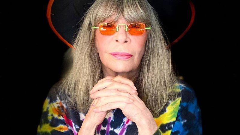 Aos 73 anos, Rita Lee reage bem ao tratamento contra o câncer: 'Lúcida e trabalhando', diz