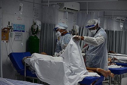 Brasil notifica 680 mortes por covid em 24h; média móvel cresce pelo 3º dia