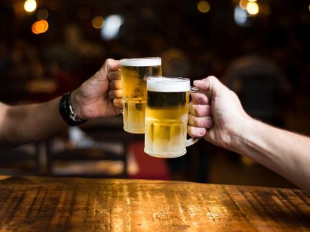 Maior indústria de bebidas do Brasil aumenta o preço das cervejas